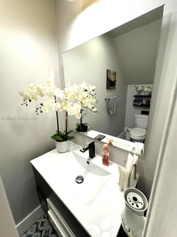 9189 NW 45th St, Sunrise, FL 33351