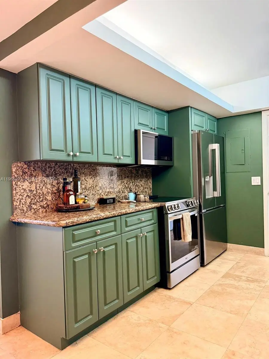 Address Withheld By Seller, Miami, FL 33181 - #1