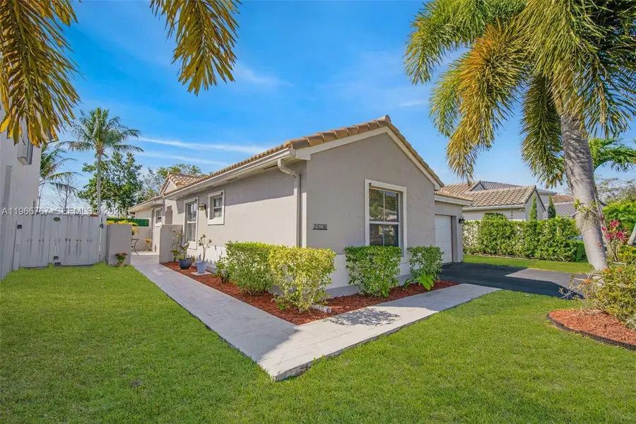 19238 NW 19th St, Pembroke Pines, FL 33029 - #3