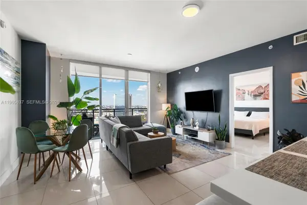 90 SW 3rd St #2706, Miami, FL 33130