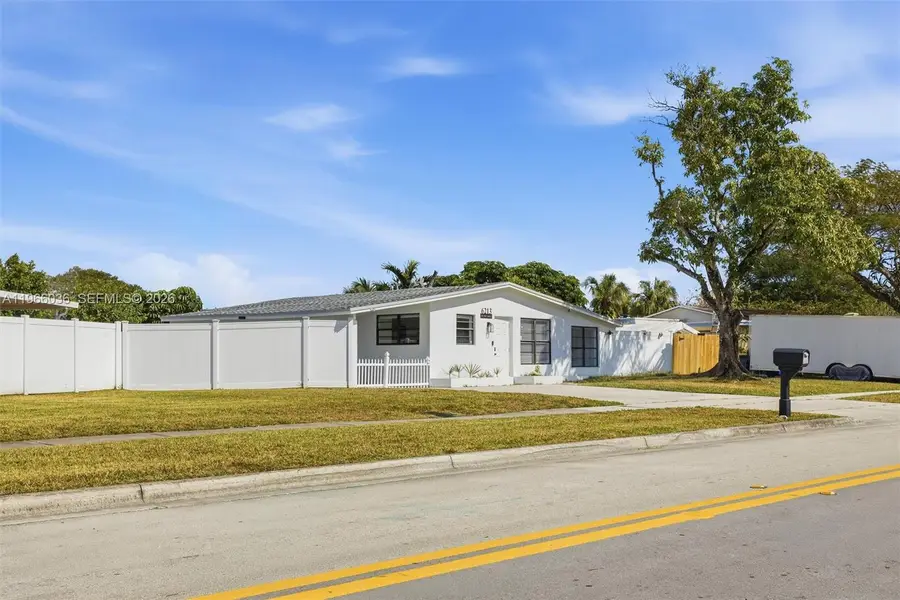 6213 NW 9th St, Margate, FL 33063 - #2