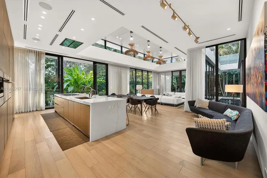 2300 Sunset Dr, Miami Beach, FL 33140 - #3