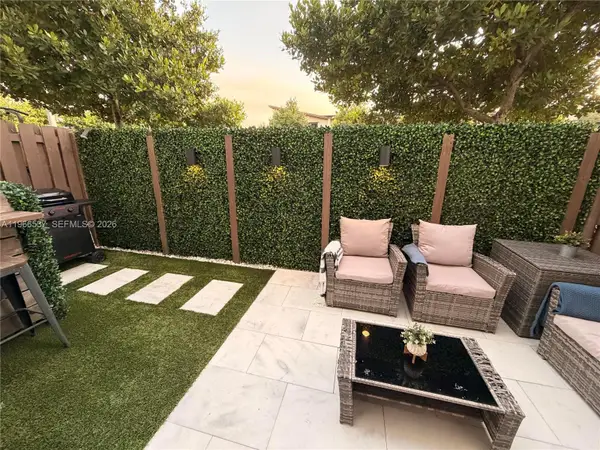 10407 NW 82nd St #5, Doral, FL 33178