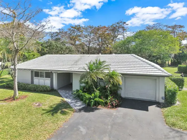 820 E Cypress Ln #V-38, Pompano Beach, FL 33069