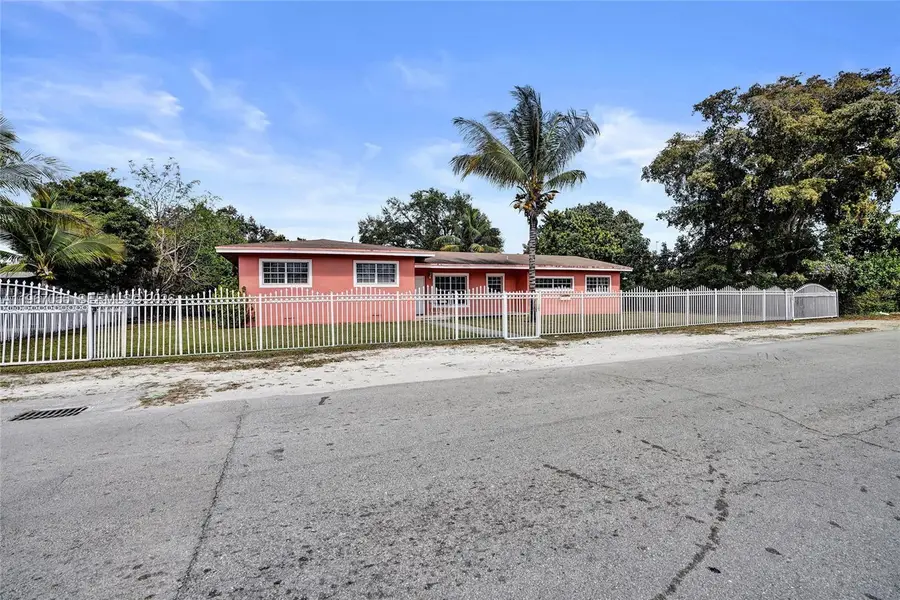 1775 NE 147th St, Miami, FL 33181 - #2