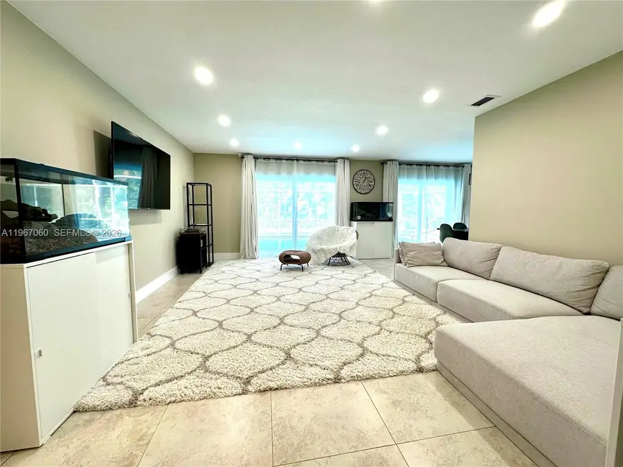 8203 NW 37th St, Coral Springs, FL 33065 - #2