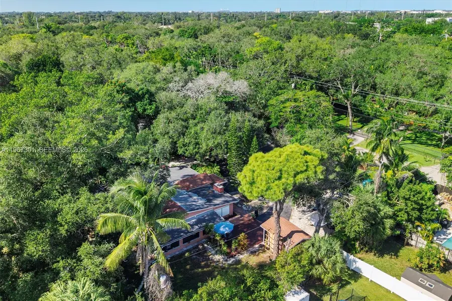 1760 NE 144th St, Miami, FL 33181 - #2