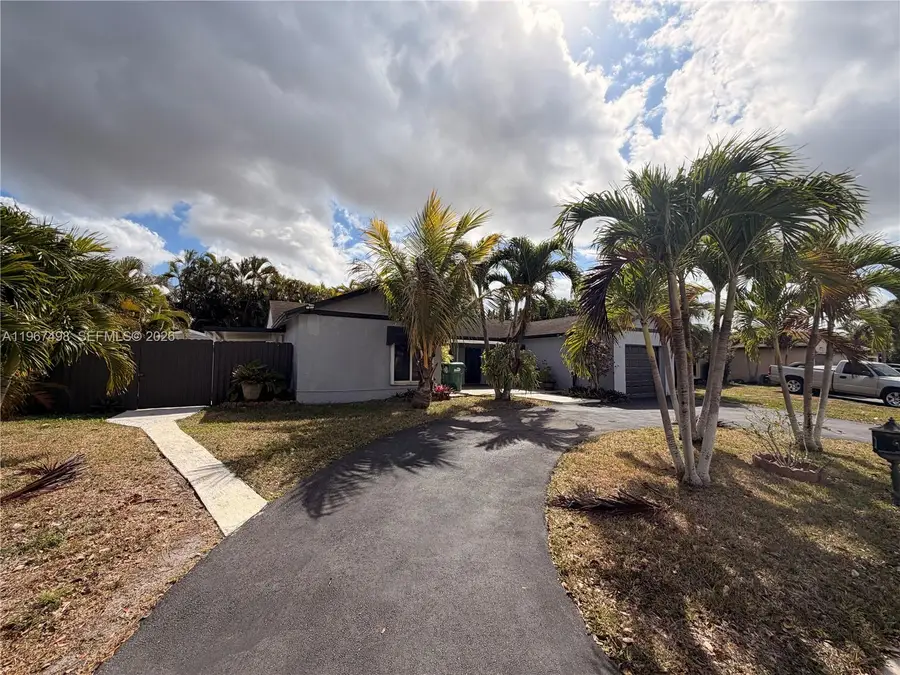 6080 NW 199th St, Hialeah, FL 33015 - #2