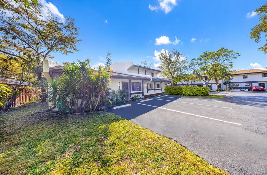 567 NE 199th Ter #1S, Miami, FL 33179 - #3