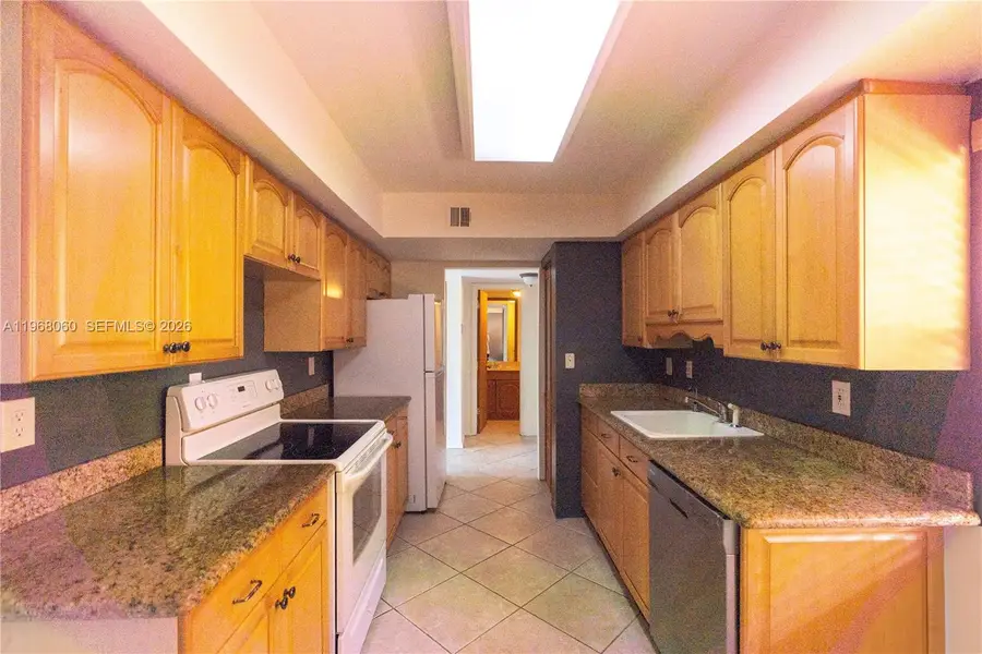 430 Commodore Dr #314, Plantation, FL 33325 - #2