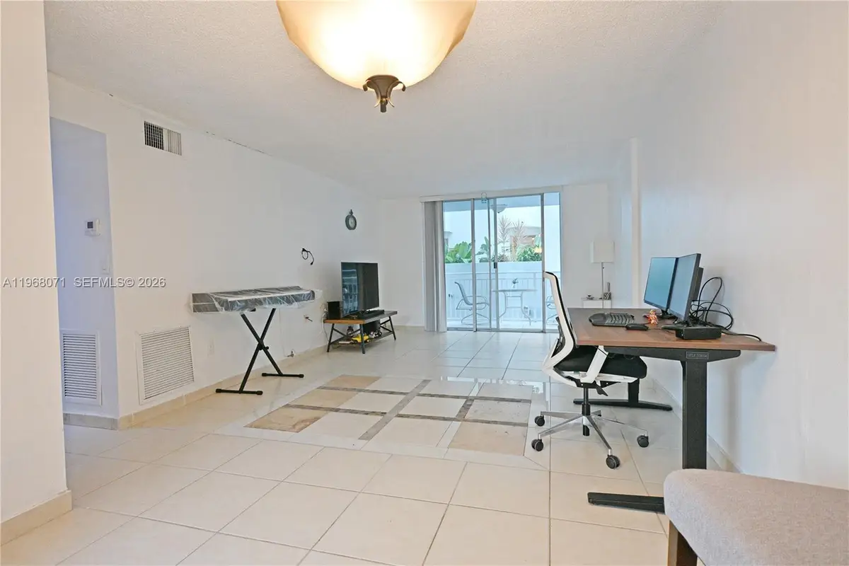 947 Lenox Ave #203, Miami Beach, FL 33139 - #1