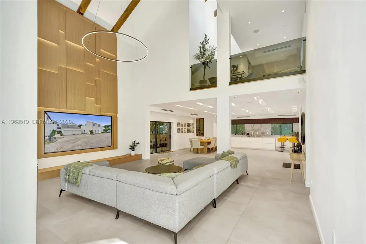 1977 S Oak Haven Cir, Miami, FL 33179 - #1