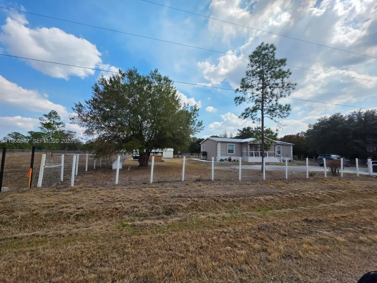 555 S Lindero St, Clewiston, FL 33440 - #1
