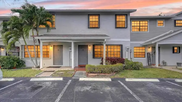 10413 NW 6th St, Pembroke Pines, FL 33026