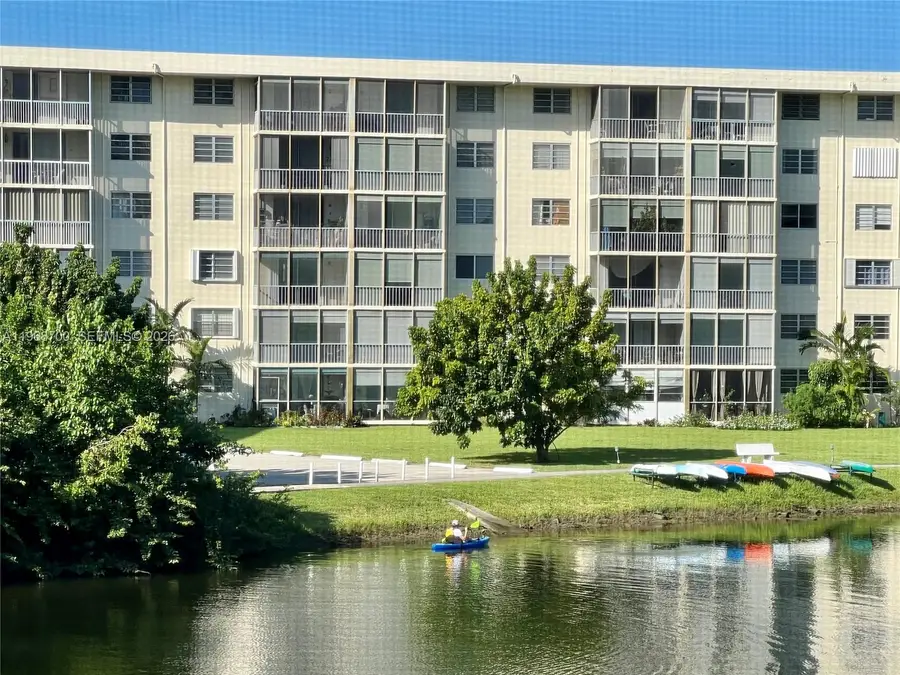 2855 Leonard Dr #H202, Aventura, FL 33160 - #3
