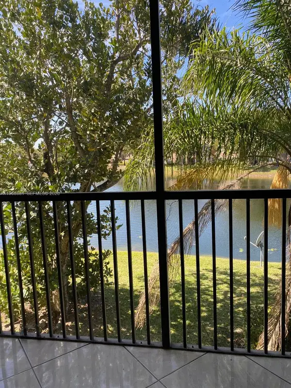 9022 NW 28th Dr #2-206, Coral Springs, FL 33065