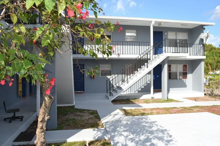 927 S Pine St, Lake Worth, FL 33460 - #2