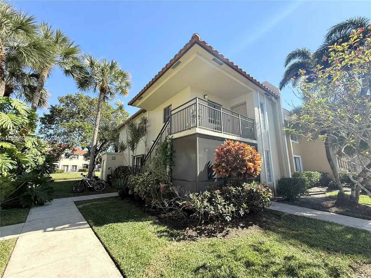 432 Lakeview Dr #201, Weston, FL 33326 - #1