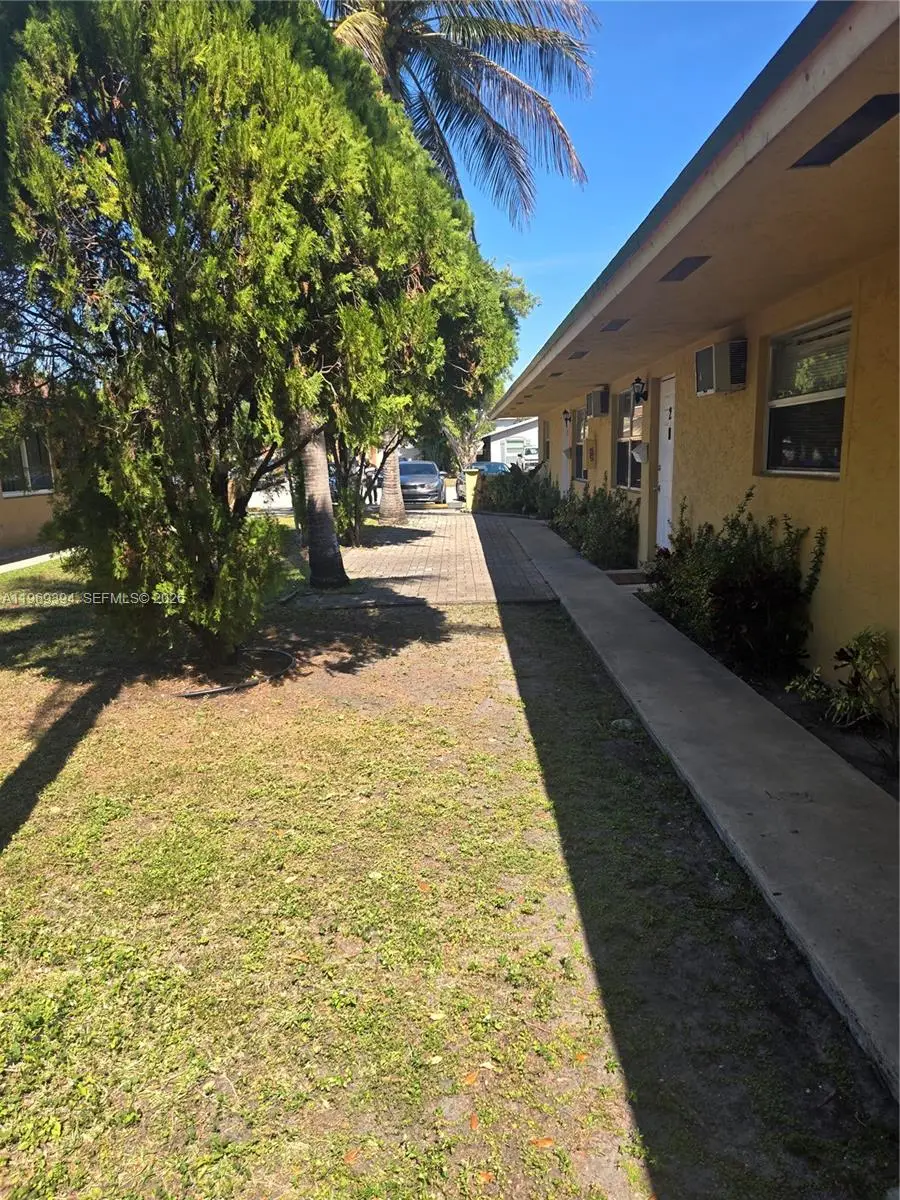 208 SW 1st Ct, Pompano Beach, FL 33060 - #2