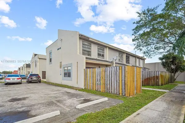 2424 NW 52nd Ave #2424, Lauderhill, FL 33313