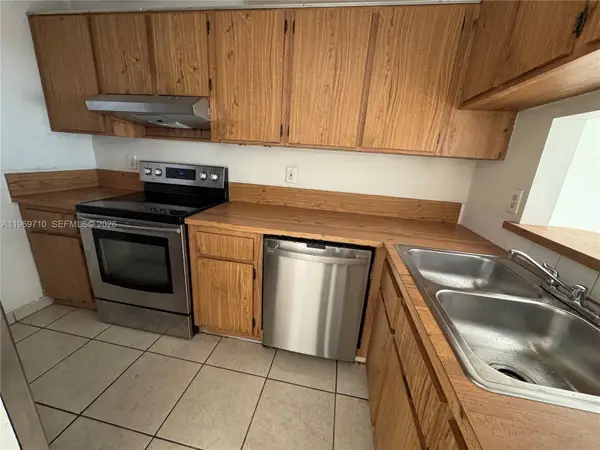 1024 Twin Lakes Dr #21-F, Coral Springs, FL 33071