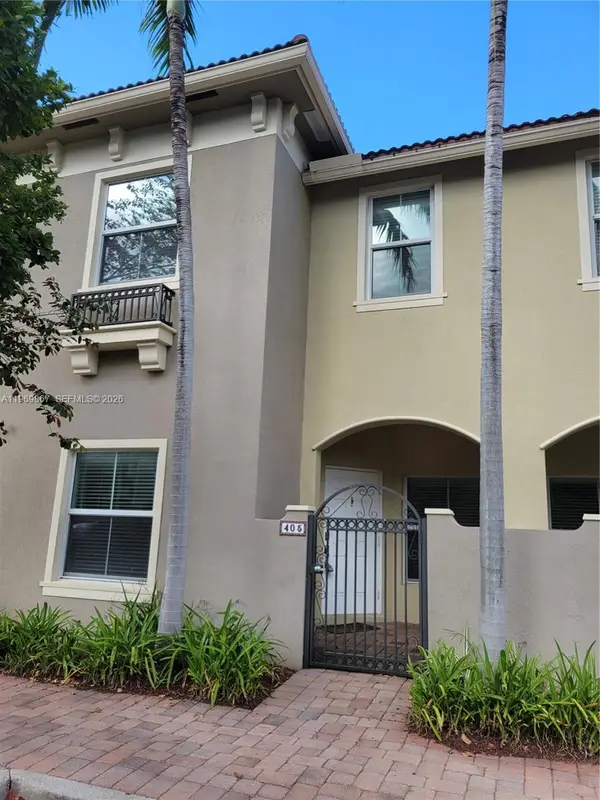 2851 W Prospect Rd #405, Tamarac, FL 33309