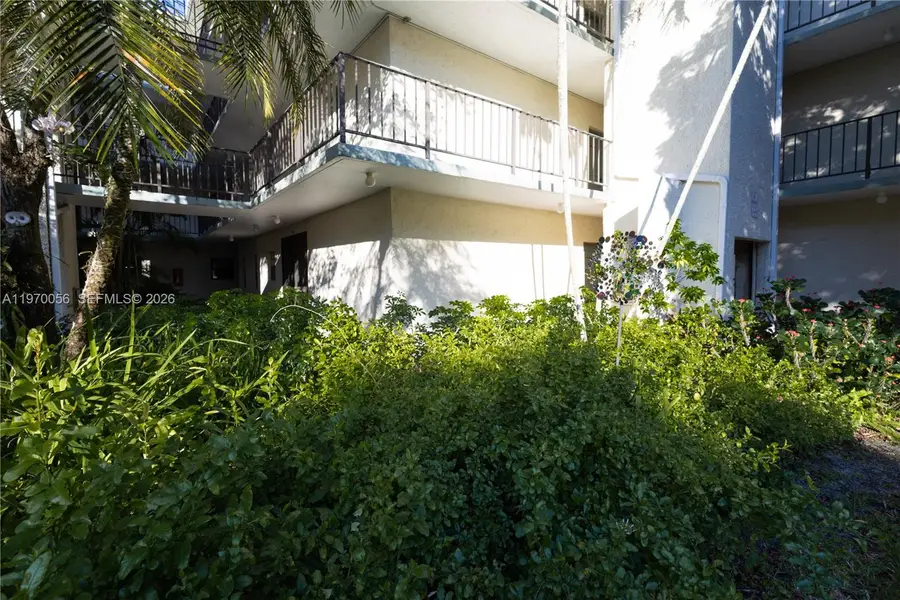 8931 N New River Canal Rd #1E, Plantation, FL 33324 - #2