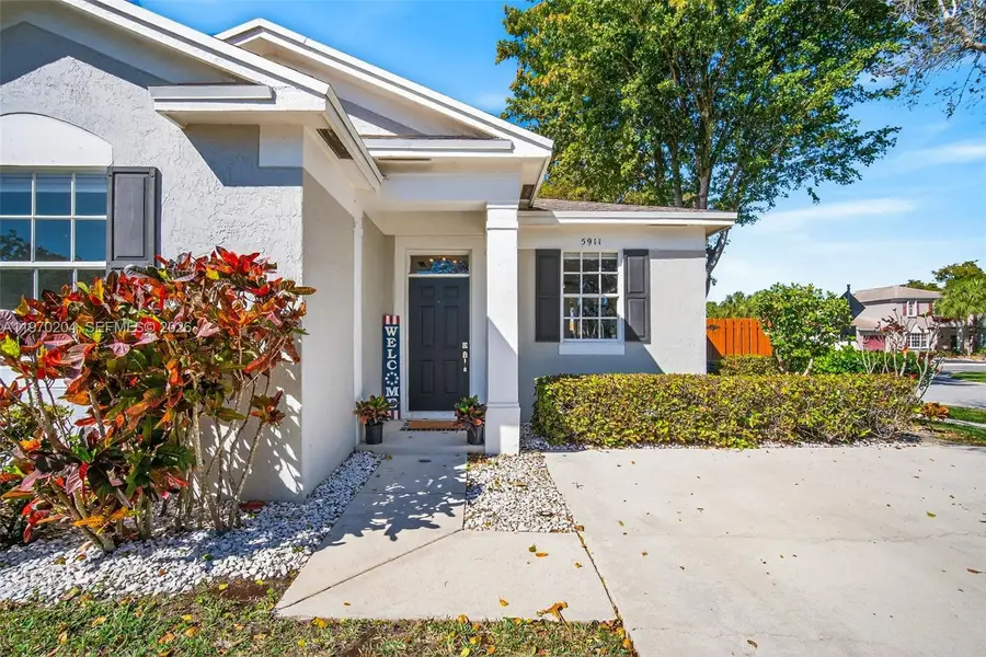 5911 Kelsey Ln, Tamarac, FL 33321 - #2