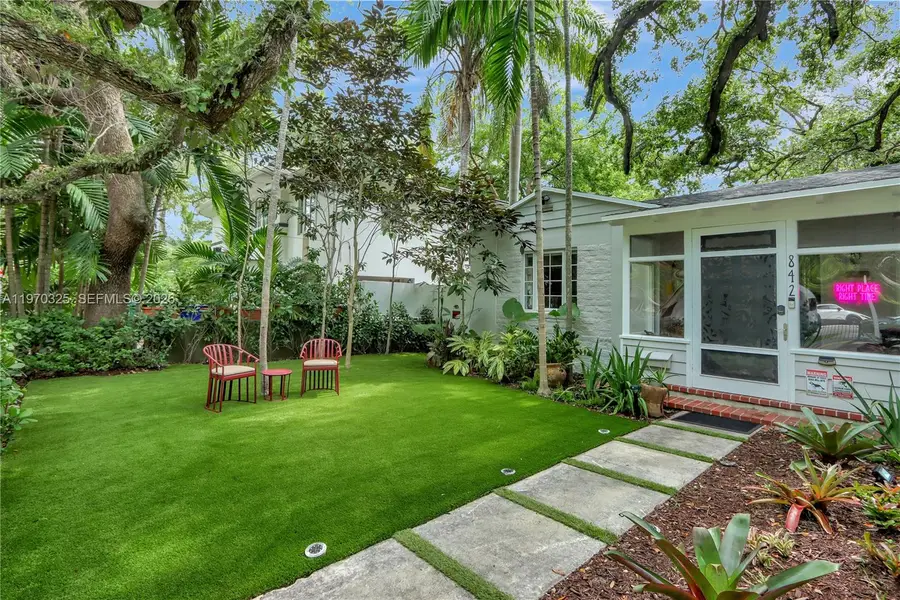842 NW 9th Ct, Miami, FL 33136 - #2