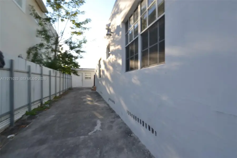 634 SW 10th Ave, Miami, FL 33130 - #3