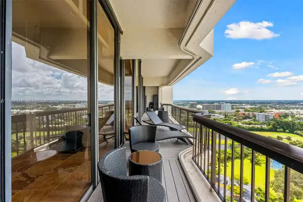 1900 Consulate Pl #2205, West Palm Beach, FL 33401