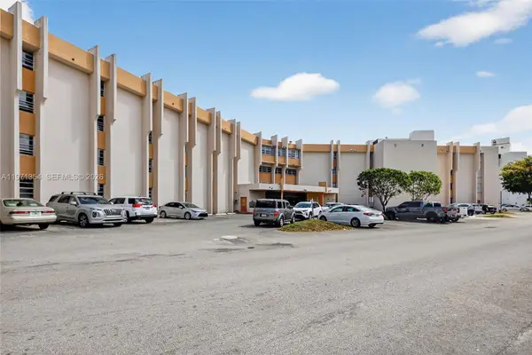 9678 Fontainebleau Blvd #410, Miami, FL 33172