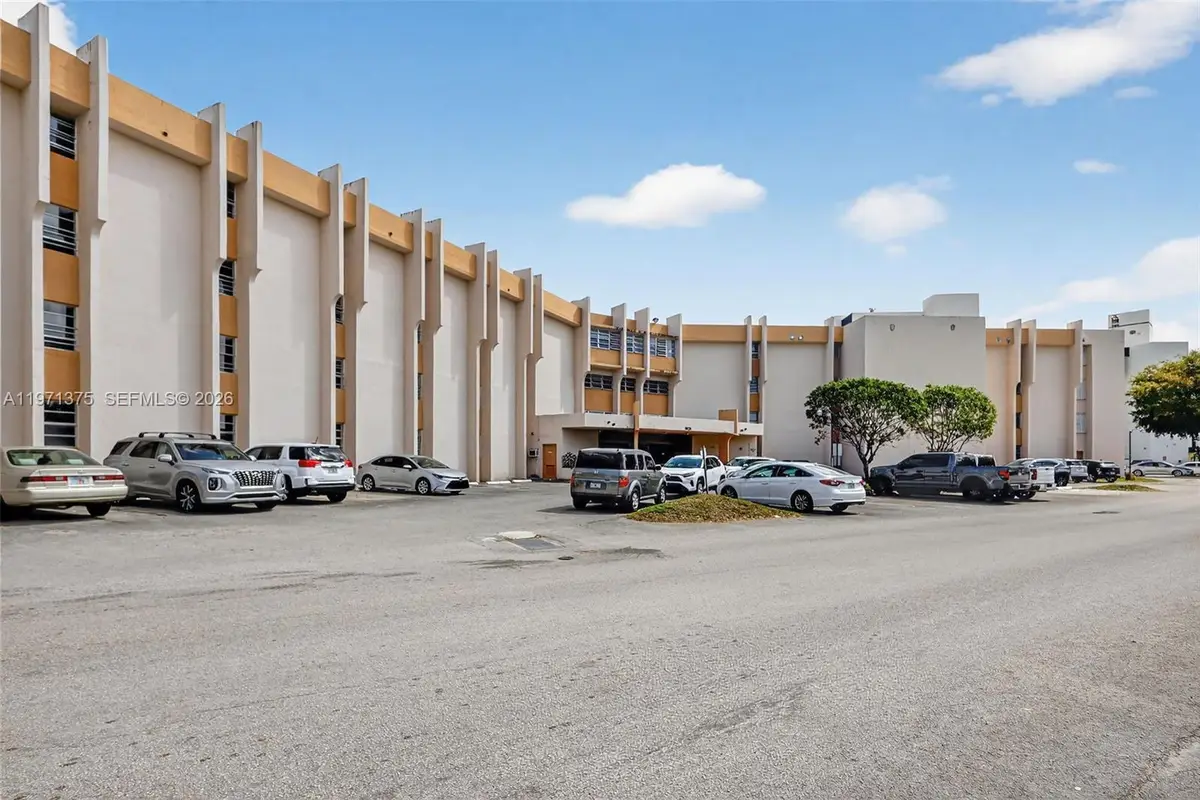 9678 Fontainebleau Blvd #411, Miami, FL 33172 - #1