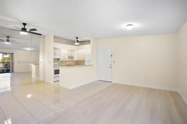 9446 S Belfort Cir #215, Tamarac, FL 33321