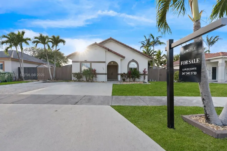 704 SE 14th Pl, Homestead, FL 33033 - #2