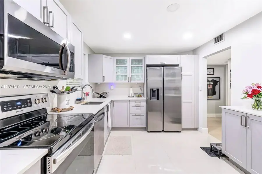 601 Ives Dairy Rd #00, Miami, FL 33179 - #3