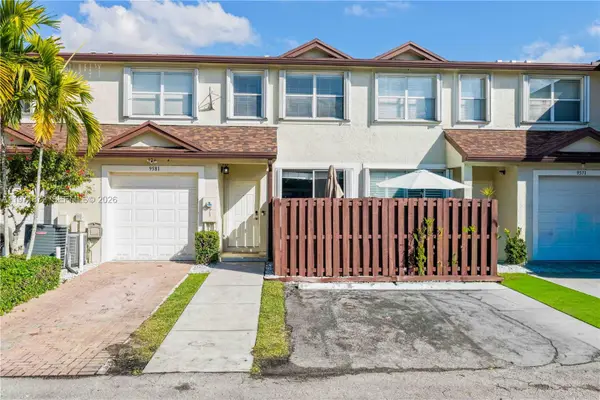 9581 SW 3rd St, Pembroke Pines, FL 33025