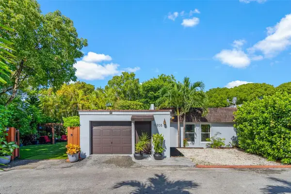 18805 W Lake Dr, Hialeah, FL 33015