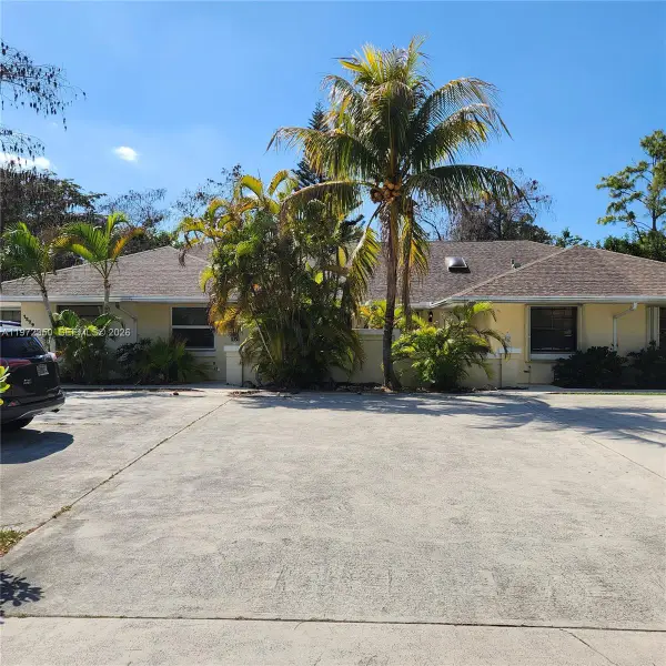 1227 Hyacinth Pl, Wellington, FL 33414