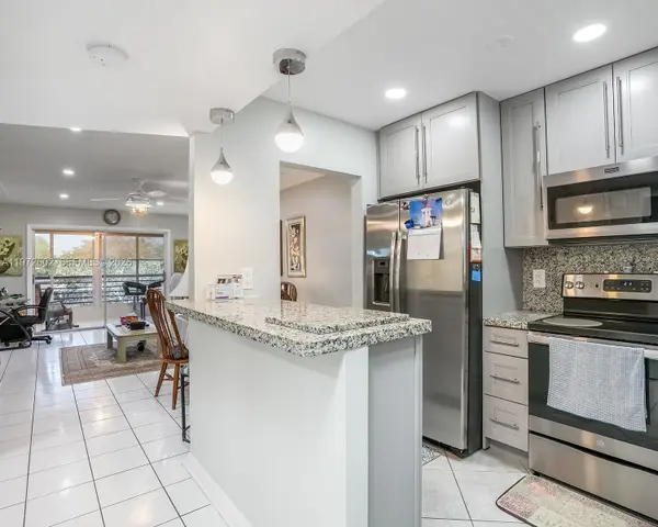 9001 Sunrise Lakes Blvd #301, Sunrise, FL 33322