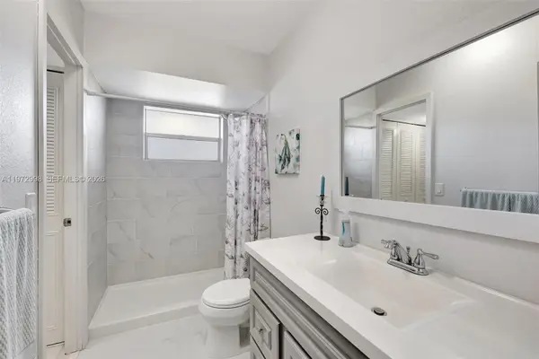 5002 NW 35th St #306, Lauderdale Lakes, FL 33319