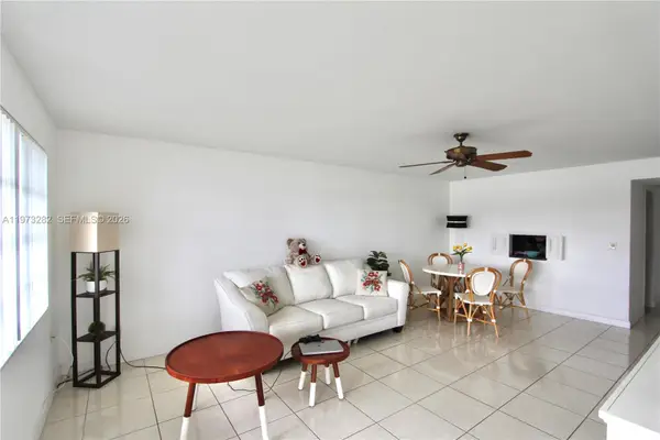 1530 NE 191st St #306, Miami, FL 33179