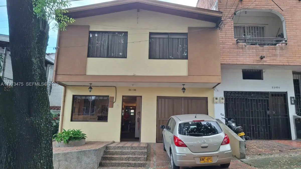 Carrera92 #35a 90, Jacksonville West, FL 00000 - #1