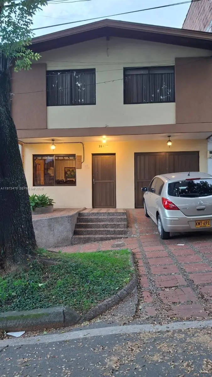 Carrera92 #35a 90, Jacksonville West, FL 00000 - #3