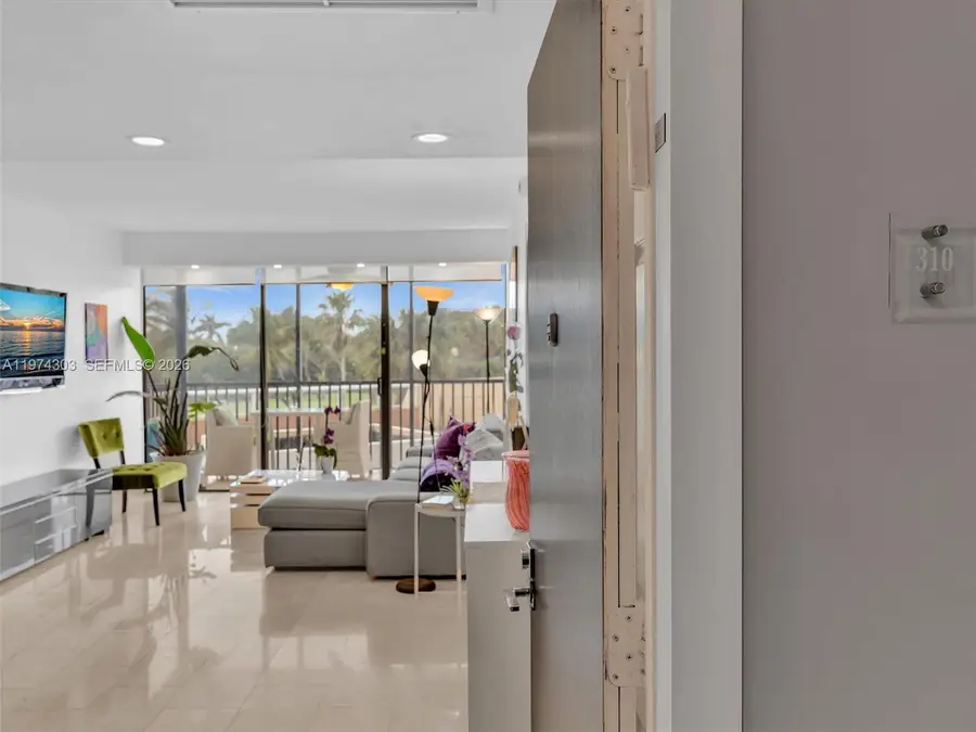 20335 W Country Club Dr #310, Aventura, FL 33180 - #3