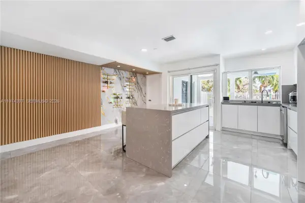 1830 NW 32nd St, Oakland Park, FL 33309