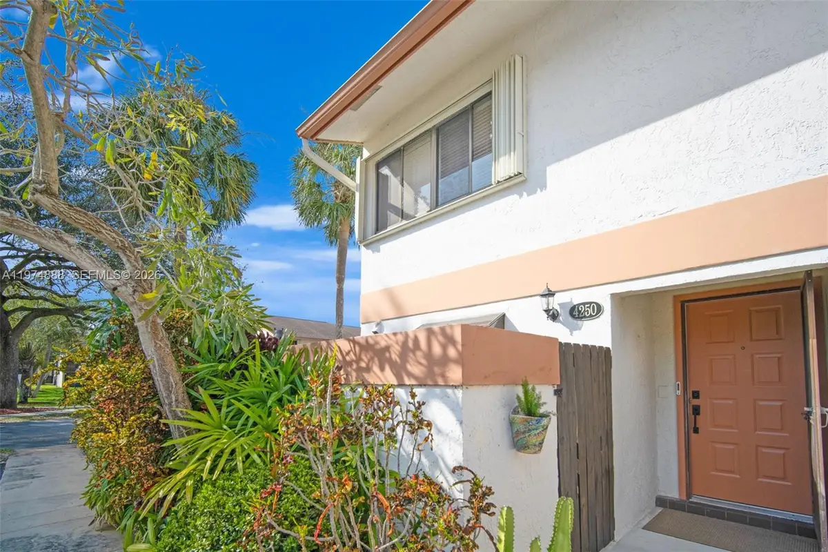 4250 SW 70th Ter, Davie, FL 33314 - #1