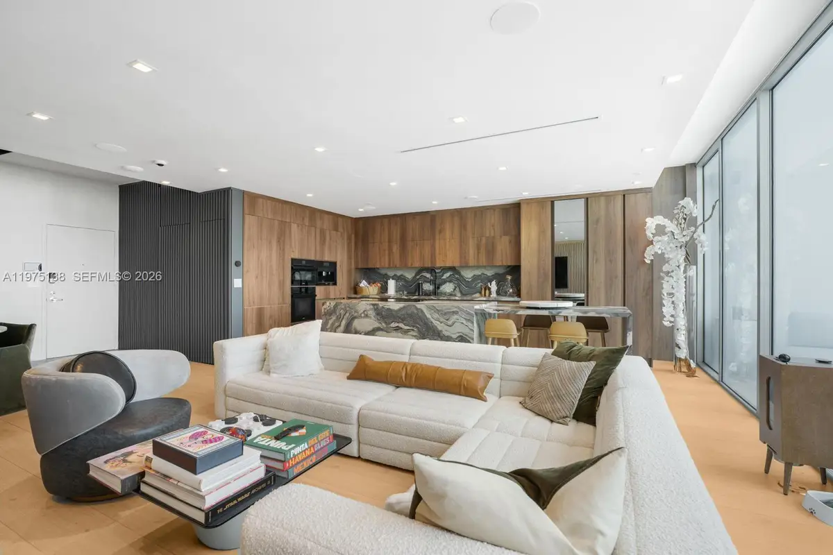 90 SW 3rd St #PH-14, Miami, FL 33130 - #1