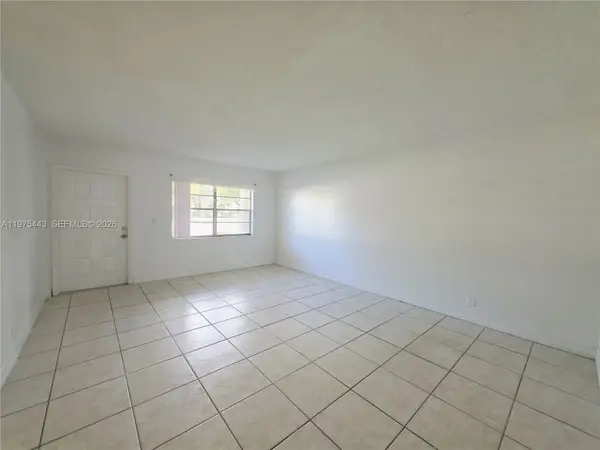 4160 NW 21st St #124D, Lauderhill, FL 33313