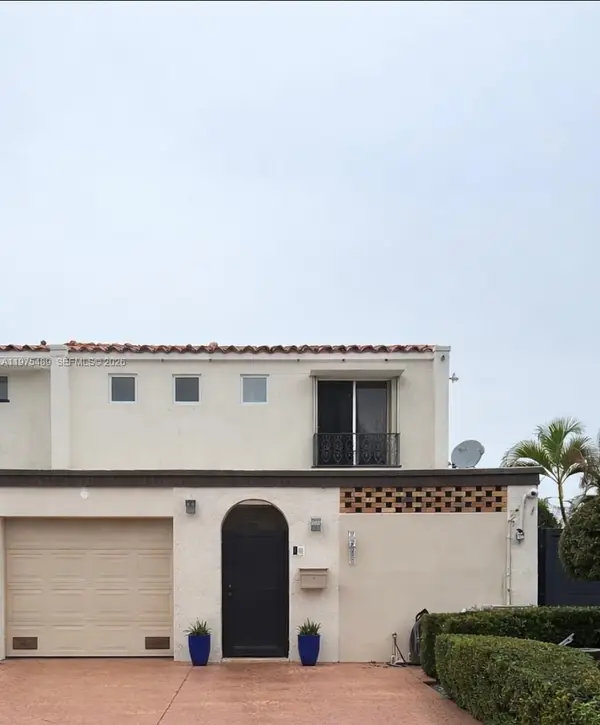 7282 Jacaranda Ln, Miami Lakes, FL 33014